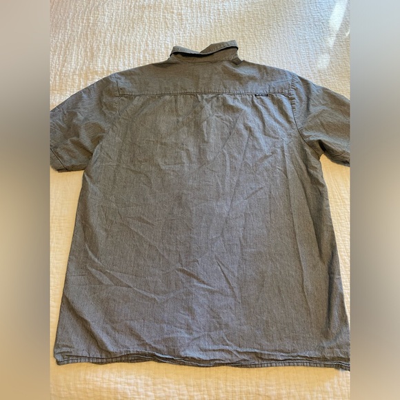 Like new! Vans Short Sleeve Striped Button Down Shirt Men’s Size Large - Picture 7 of 8